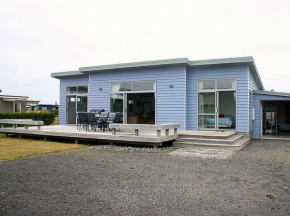 Relaxing on Reel - Waihi Beach Holiday Home